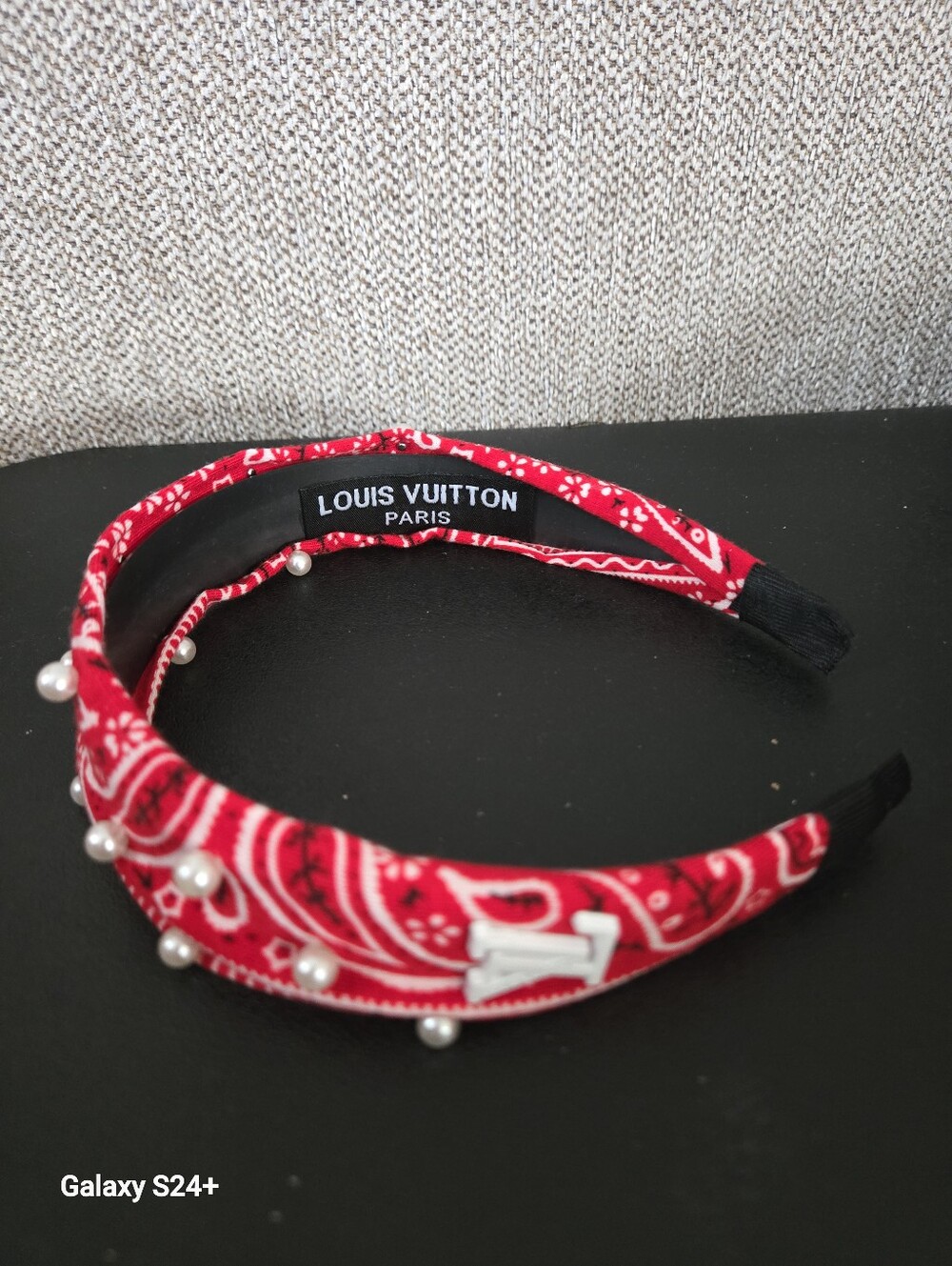 ✨️FASHION PAISLEY PRINT W/ PEARLS RED & WHITE - Picture 1 of 2